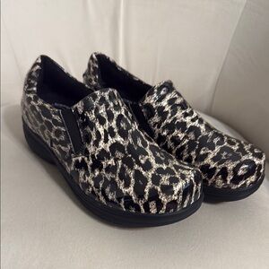 Women’s Easy Works by Easy Street Slip-On Shoes Size 9W Anti-Slip, Antimicrobial